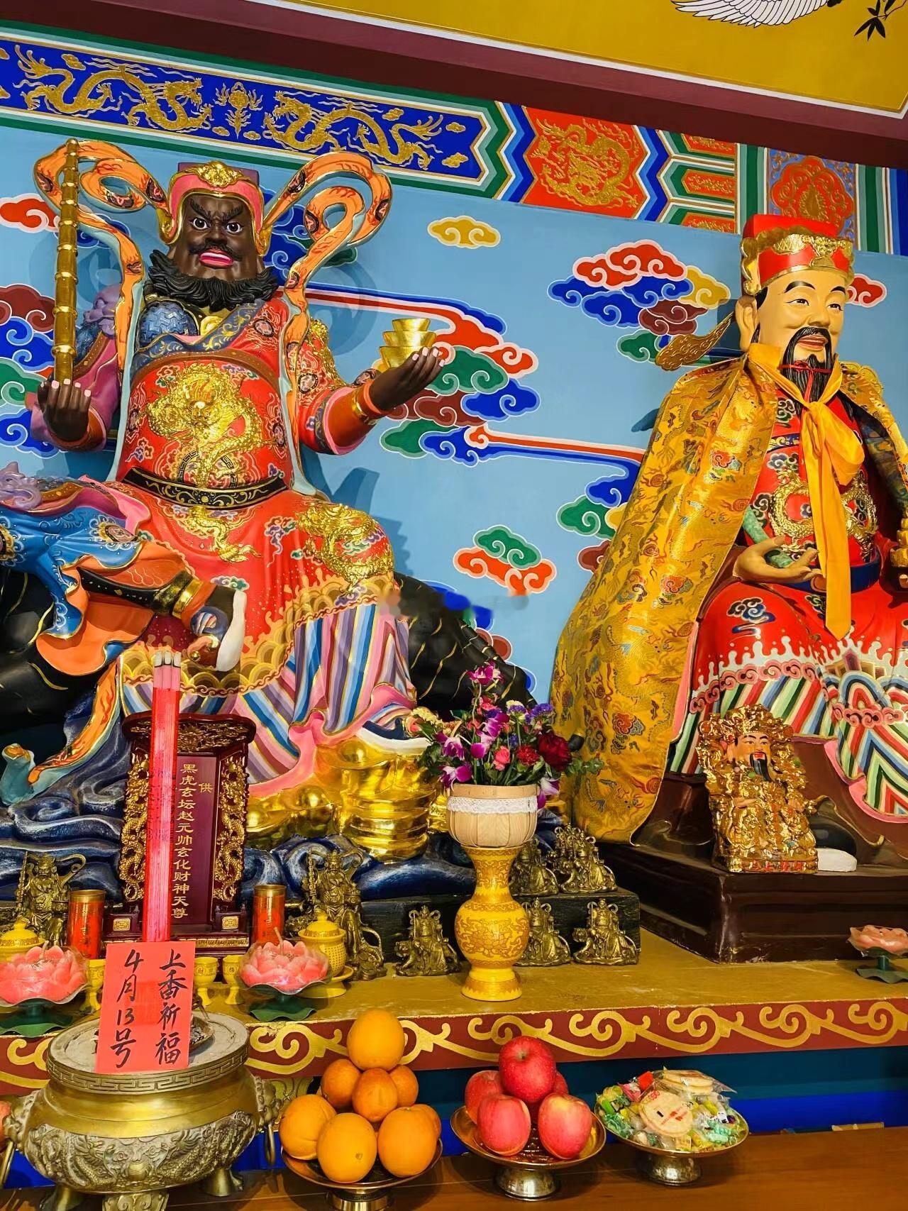 晨起礼佛，点赞沾运，4月13号师父在财神殿为众粉祈福事业财运。（评论里给他人的愿