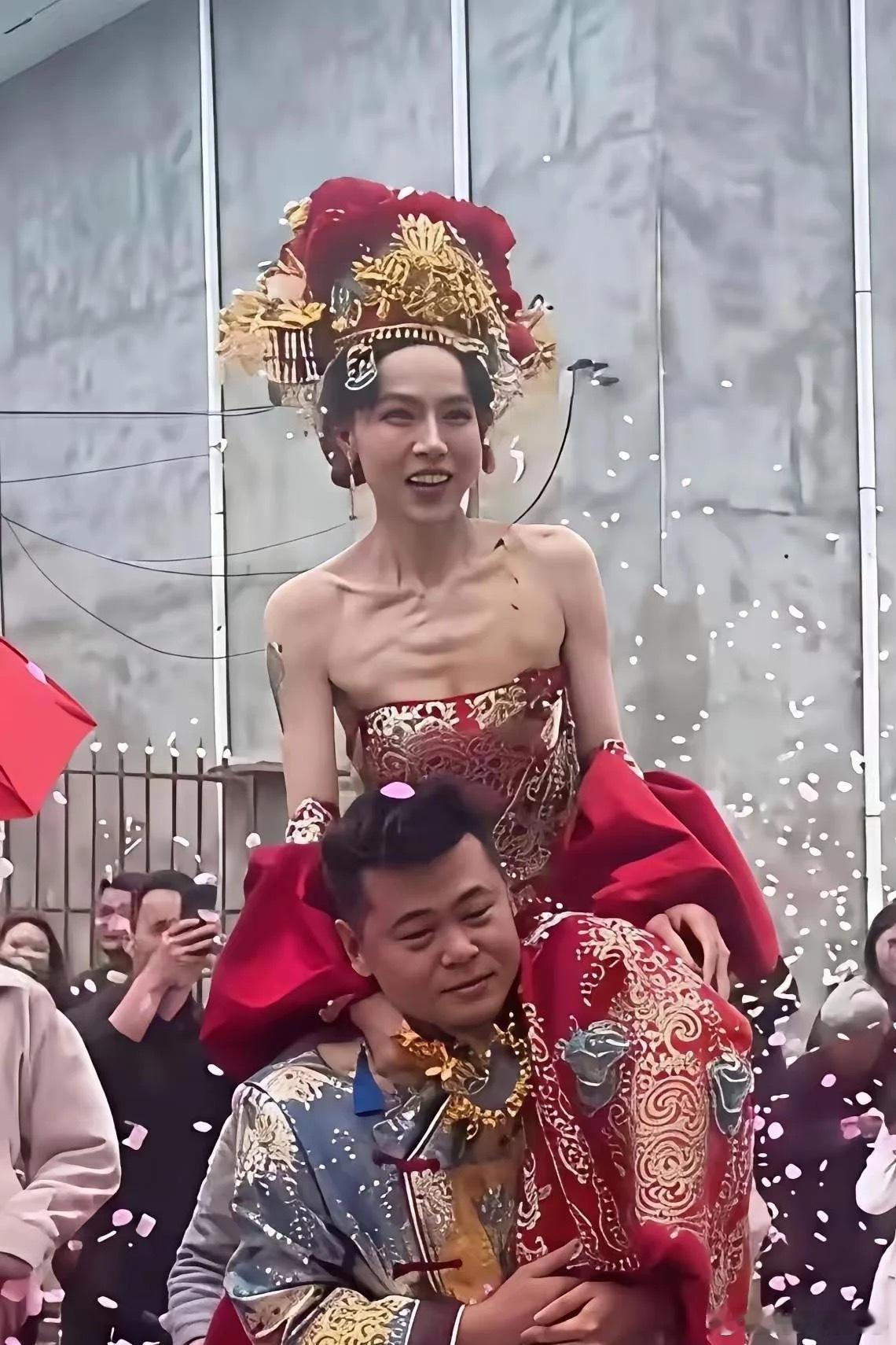 大哥你别欺负我们了，你媳妇肯定是个男的！