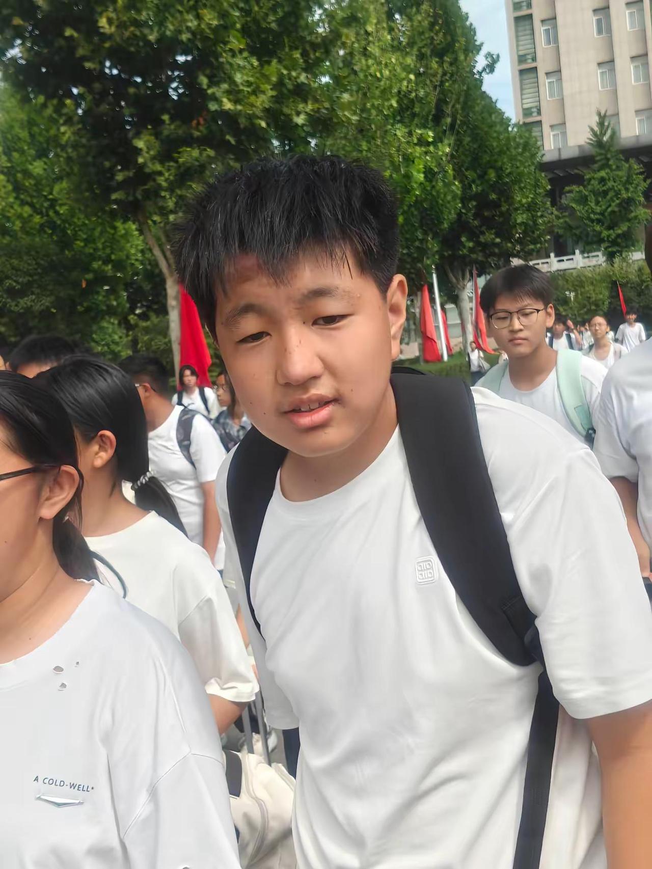 七天的军训结束了，俺家的娜塔莎出来了，这造型这颜值没谁了！