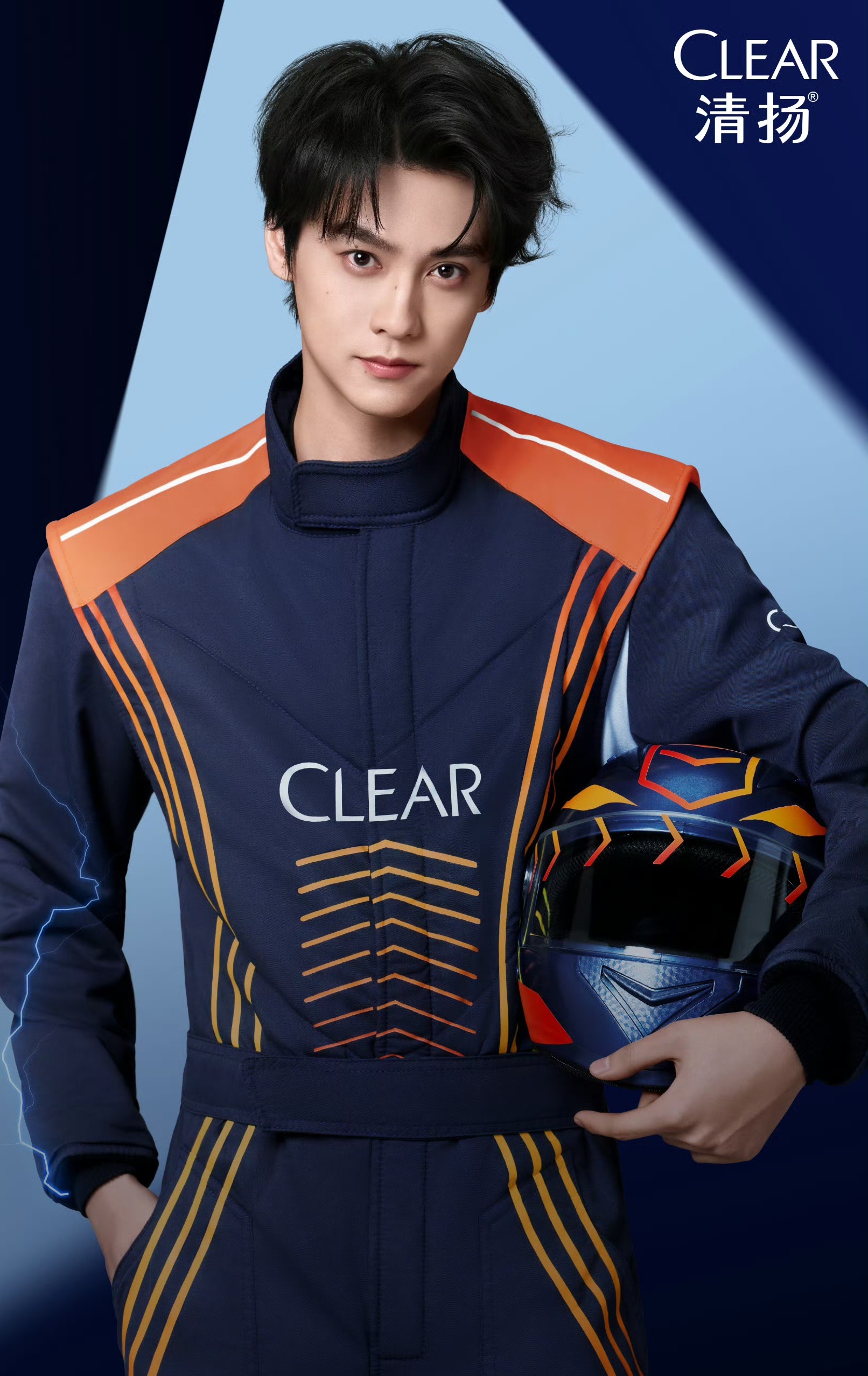 田栩宁是行走的荷尔蒙田栩宁换上了赛车服 田栩宁的赛车服一上身，荷尔蒙直接拉满，帅