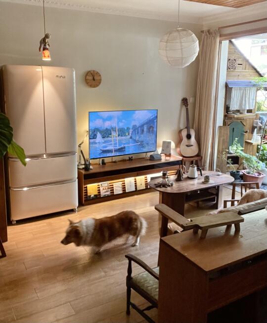 住在原木风的家，复古冰箱承载了一年四季