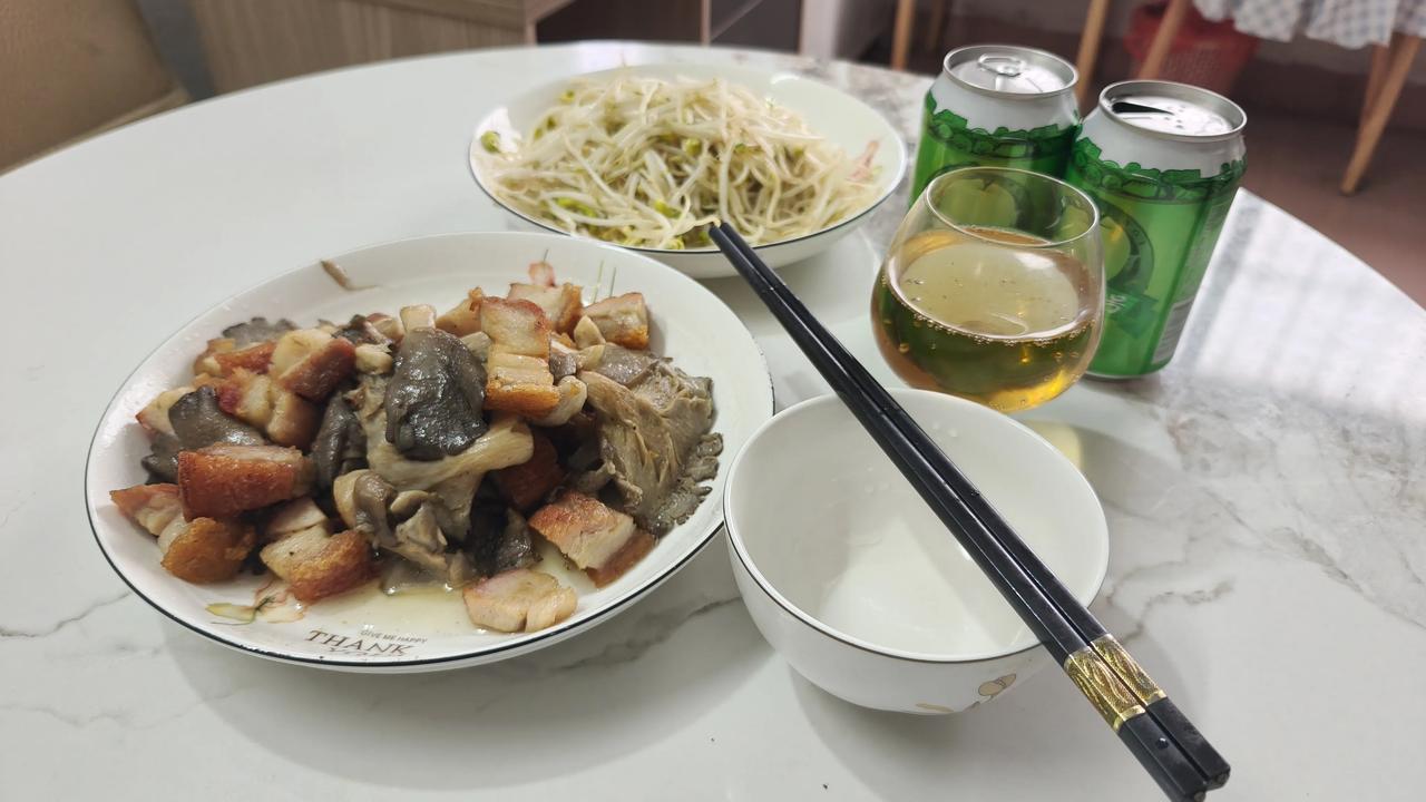 晒晒镜头下的美食这些就是我认为的美食！我只是一个穷老头每顿都能吃到这些已算很不错