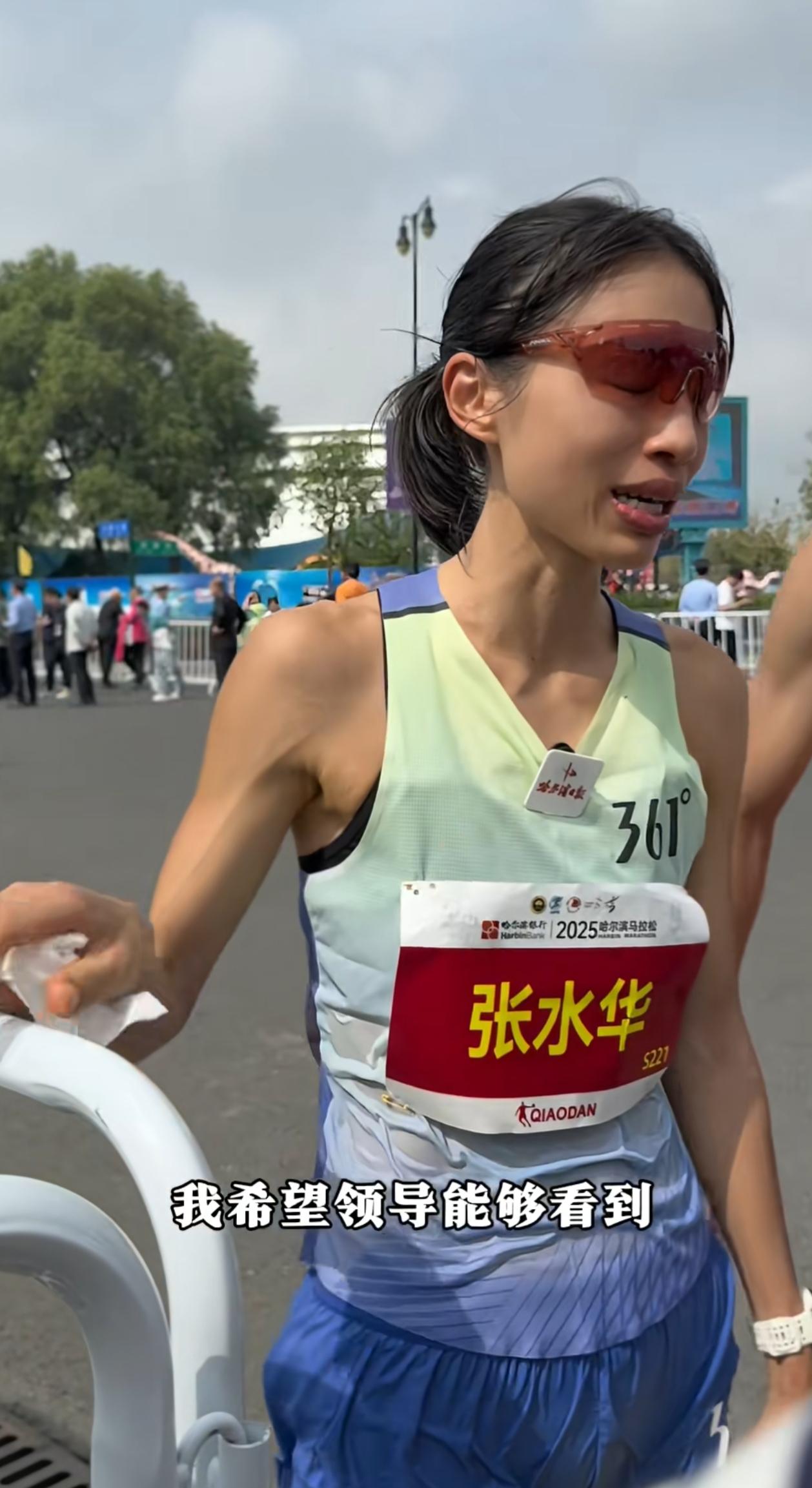 全国最能跑护士”刚夺马拉松冠军，含泪喊话医院领导：我只求调休，不要休假！领导的回