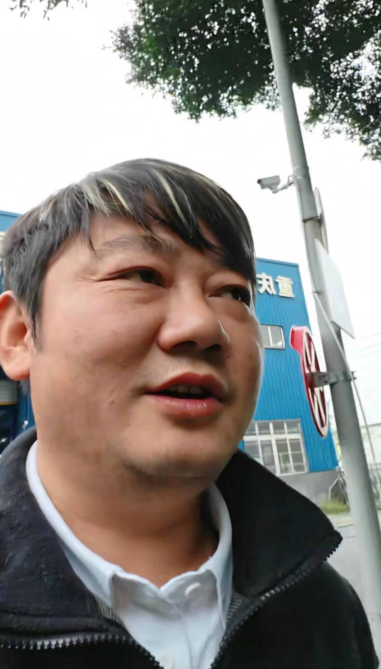 张雪气炸了，原因是某些机构要采访张妈妈！张妈妈被张雪拉黑了。

原因是张雪机车夺