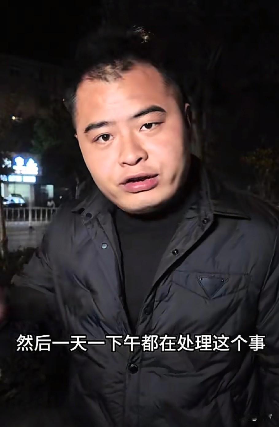豆二两这次是真硬气了
带着两个兄弟，直接找到黑粉家
黑粉不得不当着所有网友的面