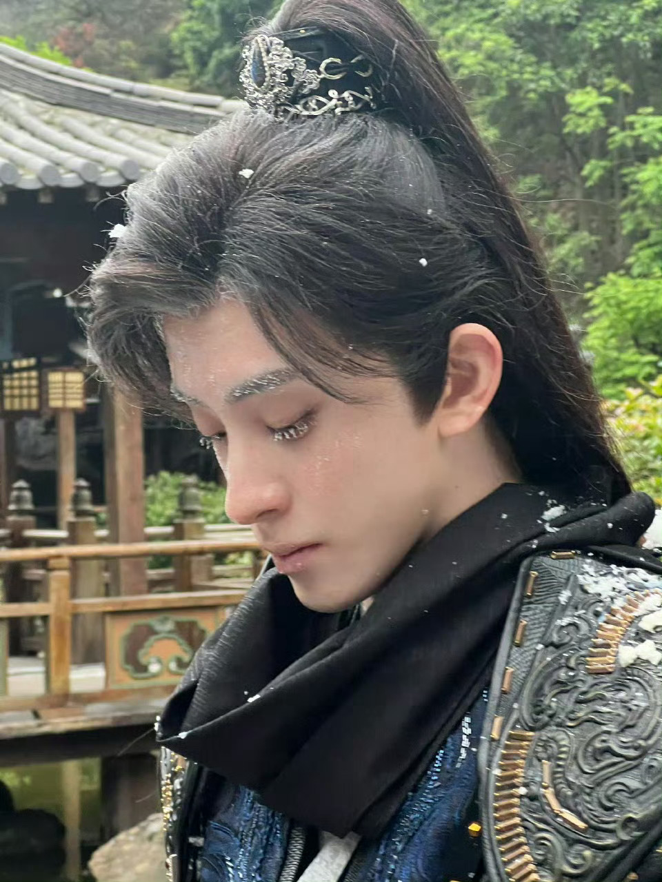 敖瑞鹏刚练的胸肌被宋威龙抓走了，哈哈哈哈又想起了敖瑞鹏的“小心被我的胸肌误伤”[