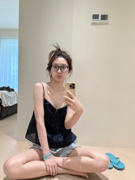 🧘🏻‍♀️🩴