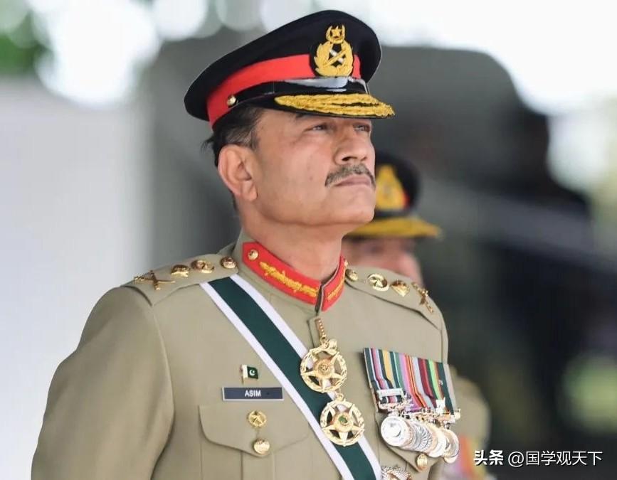 据报道，巴基斯坦陆军参谋长穆尼尔是从伊朗首都德黑兰直接飞到北京的，这才赶上与总理