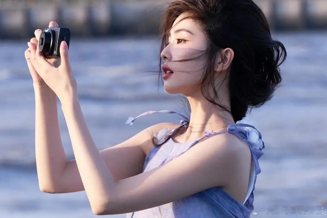 #白鹿[超话]#真的很爱鹿鹿的每次营业图[doge][doge][doge]就是