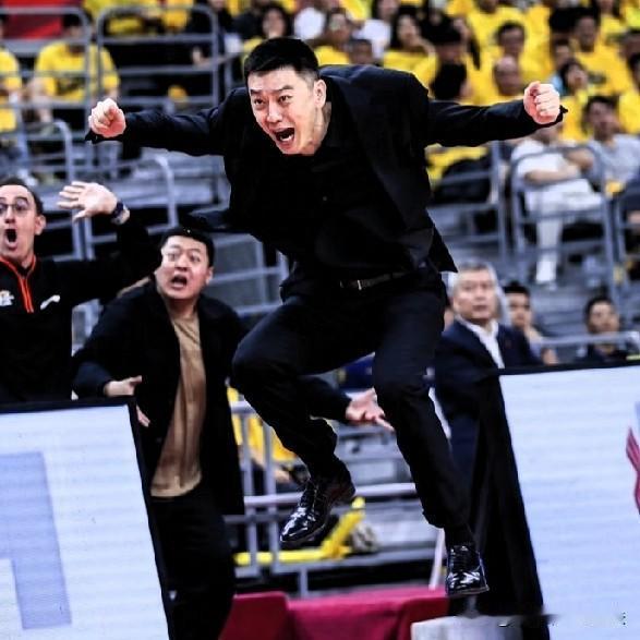 杨鸣和辽宁老乡潘江在太原会师，辽宁去客场，相当于春节前的一次走亲戚，谁胜谁负，都