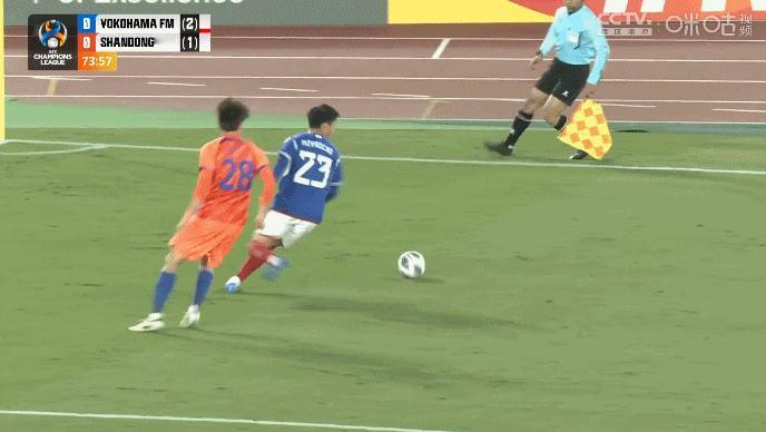 人非圣贤孰能无过，球迷是不是有点过激了，这个失球真的全部归罪于吴兴涵吗？他踢得了