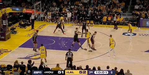 詹姆斯篮下单打，很强硬！火箭vs湖人