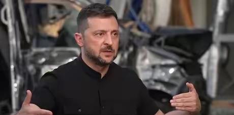 国际戏台风云涌，泽连斯基“戏”更浓！一边哭喊防空导弹，一边把和平协议当道具！前线