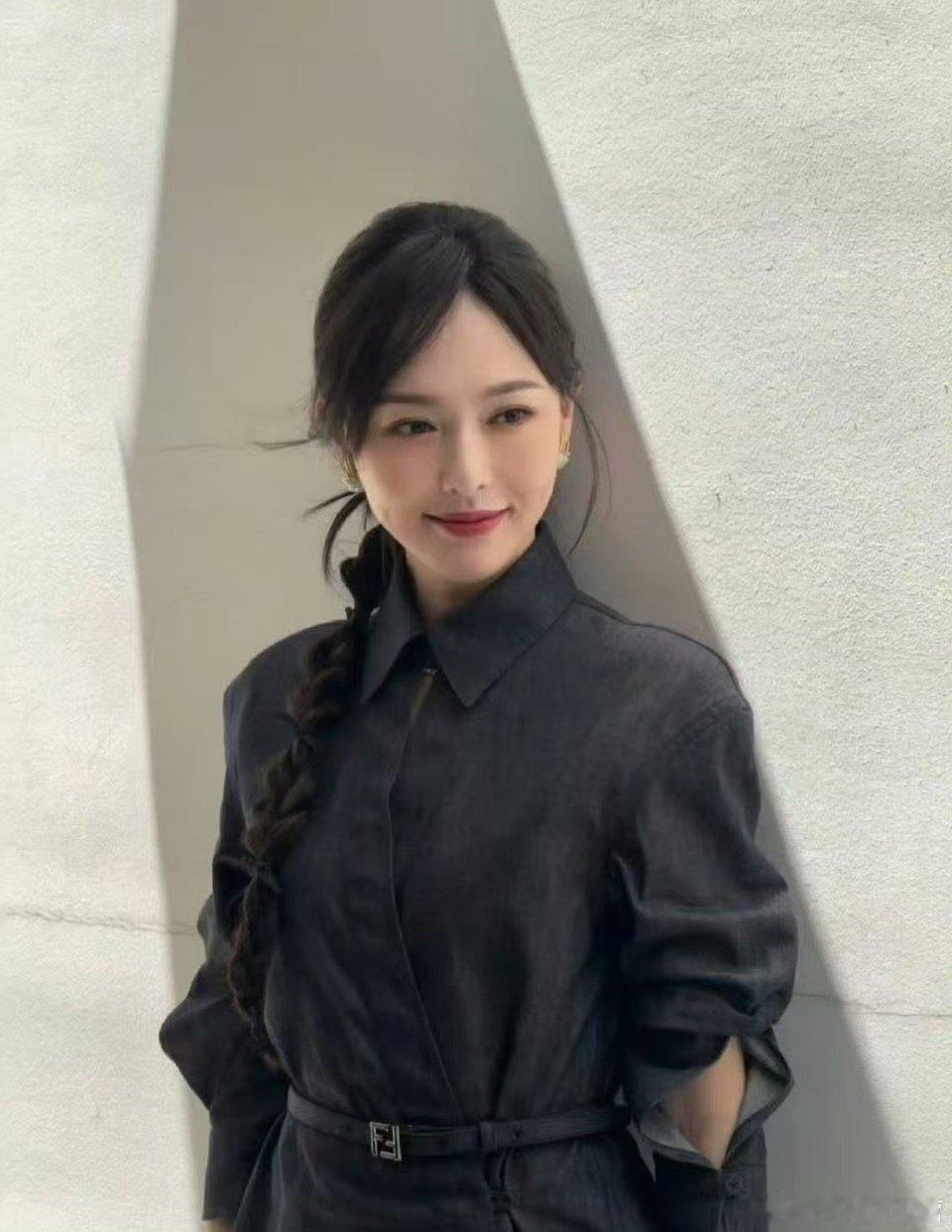 唐嫣戴高珠参展唐嫣蒂芙尼高珠唐嫣蒂芙尼高珠，好美，[抱抱][抱抱] ​​​