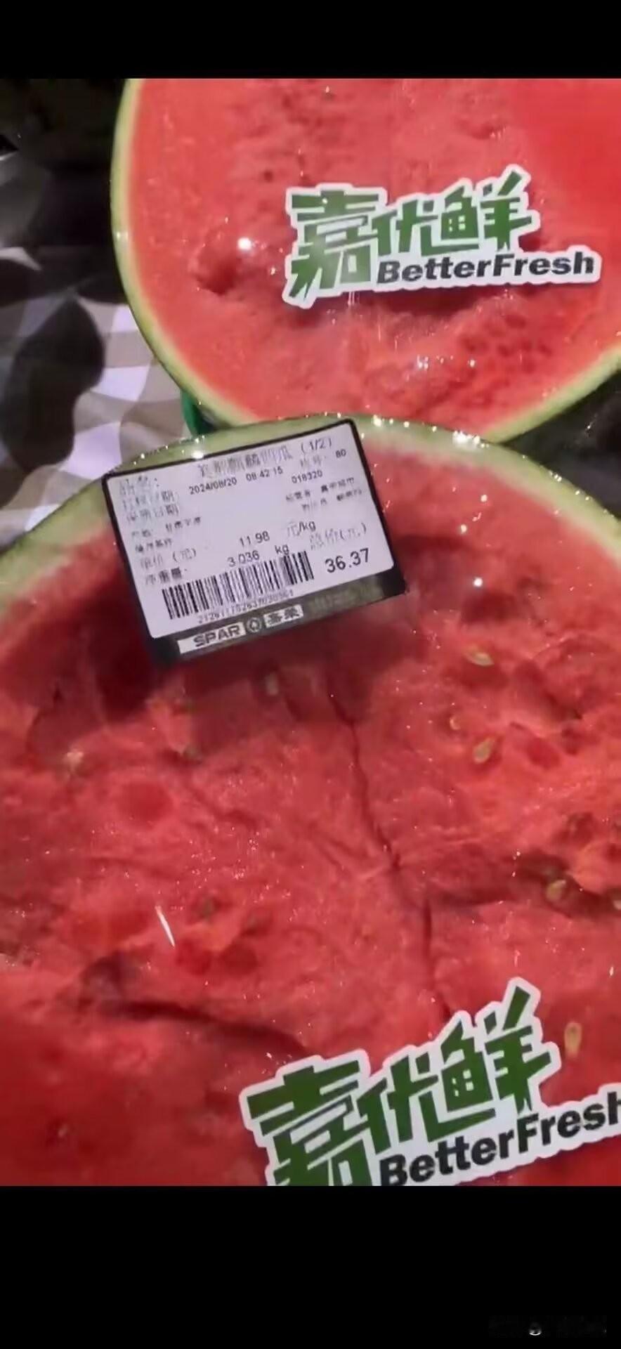 “买西瓜你就不知道买一整个吗？买这半个够谁吃？我还寻思着你买一整个西瓜回来，你姐