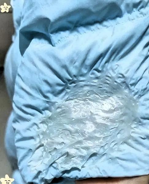 我真要哭死了！花1800块买的新羽绒服，就袖口有点脏，嫌整件洗麻烦

就随手拿湿