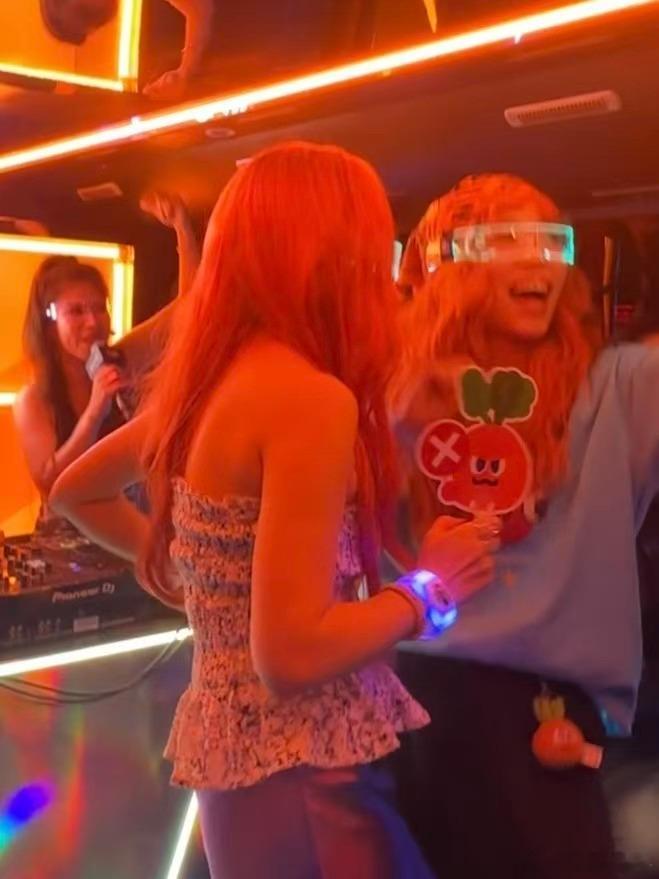 第一次去上海才懂十里洋场终于读懂魔都十里洋场的魅力！街头偶遇外国友人即兴唱响中文