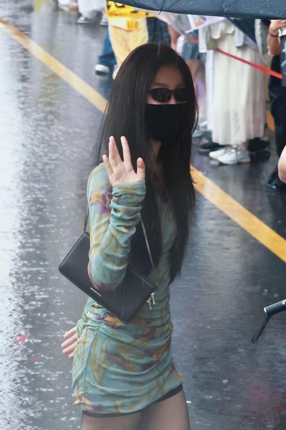 虞书欣 EstherStyle私服穿搭来自星星的穿搭 💐气质花卉风穿搭2608