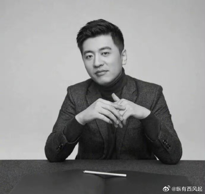 送别张雪峰万千学子奔赴苏州送别张雪峰老师，感觉风里都是不舍