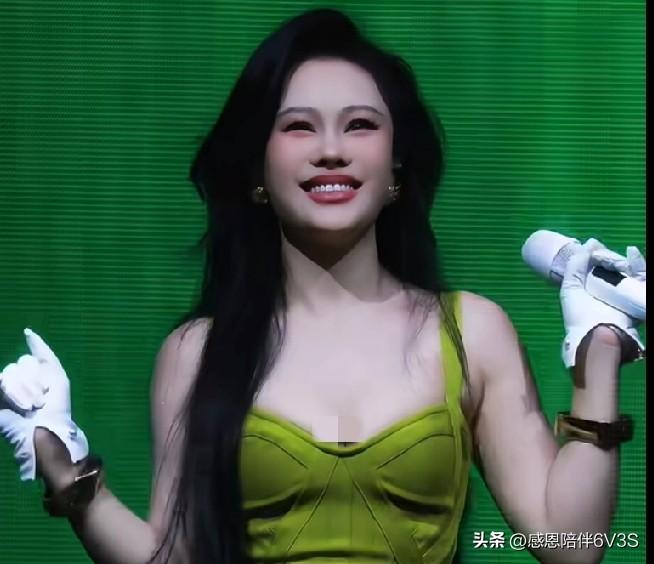 哎哟喂，谁看了袁娅维那腰胯线条不迷糊啊！这姐真是绝了，天赋拉满还特努力。记得她早