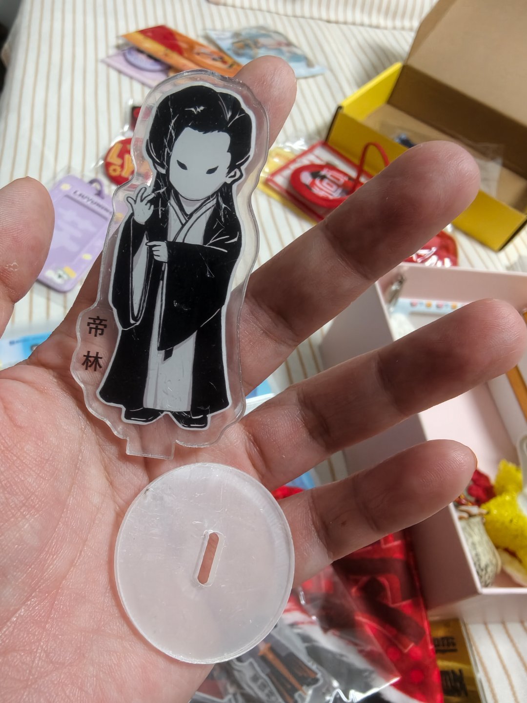 我猜你们没见过这个，这是《紫川》的官周，抽奖中的，不出，纯晒 