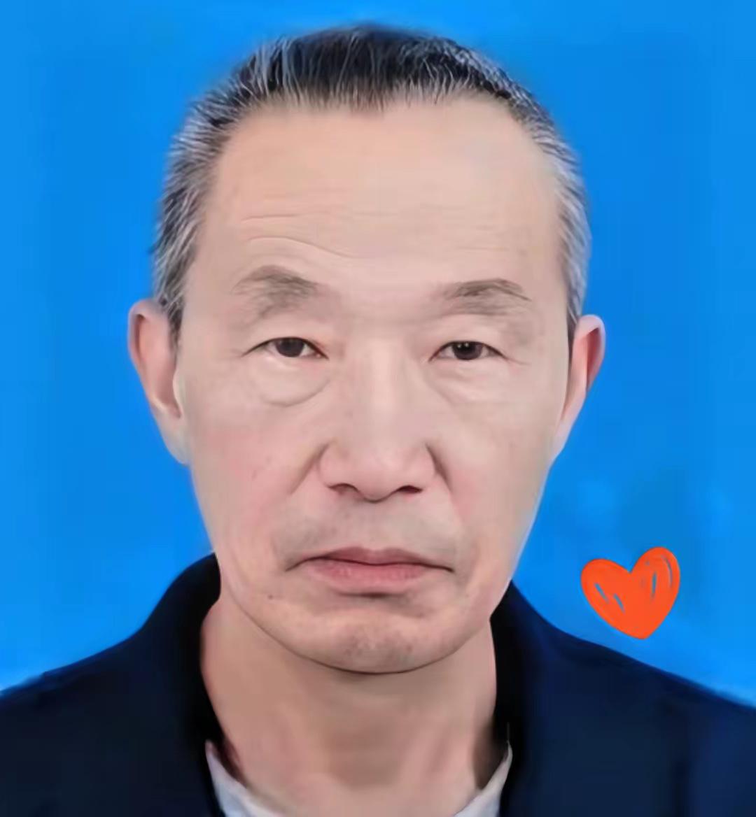 前几天刷到邓根仔老人的事，心里堵了好久，越想越不是滋味。

69岁，背井离乡来深