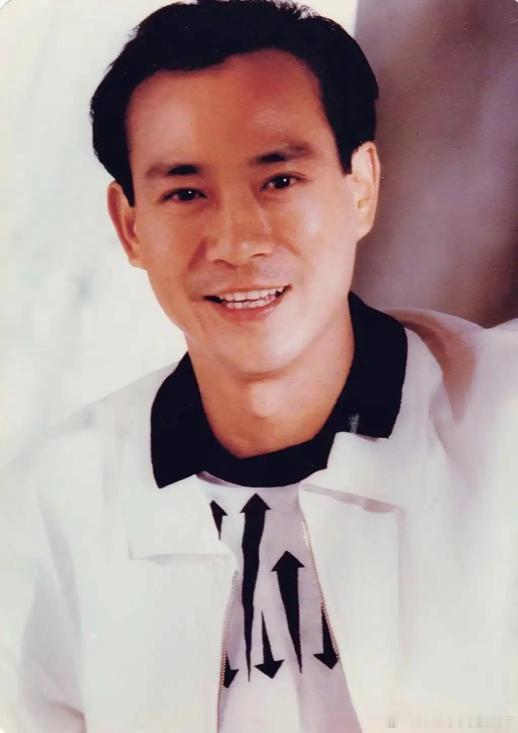 年轻时候的郑少秋 