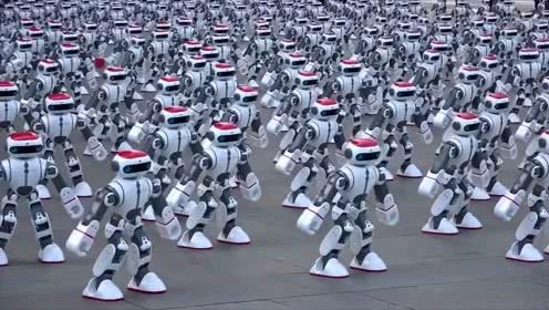 机器人身着壮锦跳起民族舞，究竟是科技的炫技之举，还是文化传承的全新路径？

20