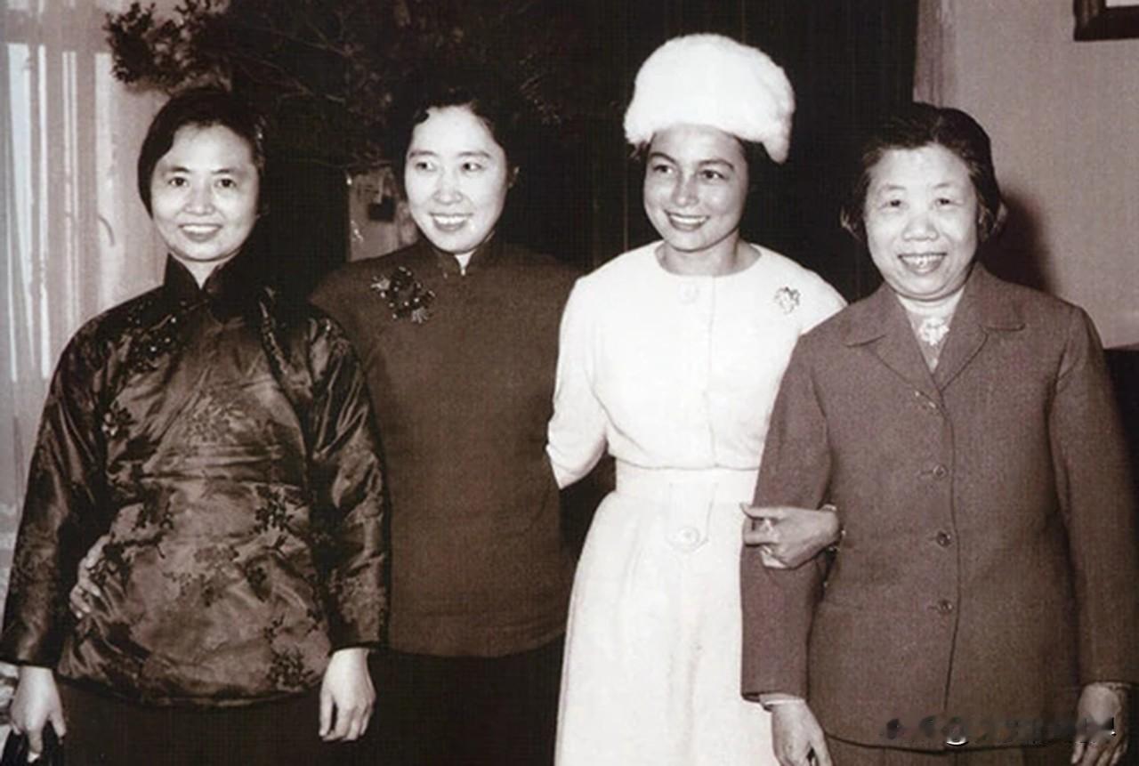 1963年，41岁的张茜和65岁的周总理一起步入人民大会堂，参加外交部举行的外事