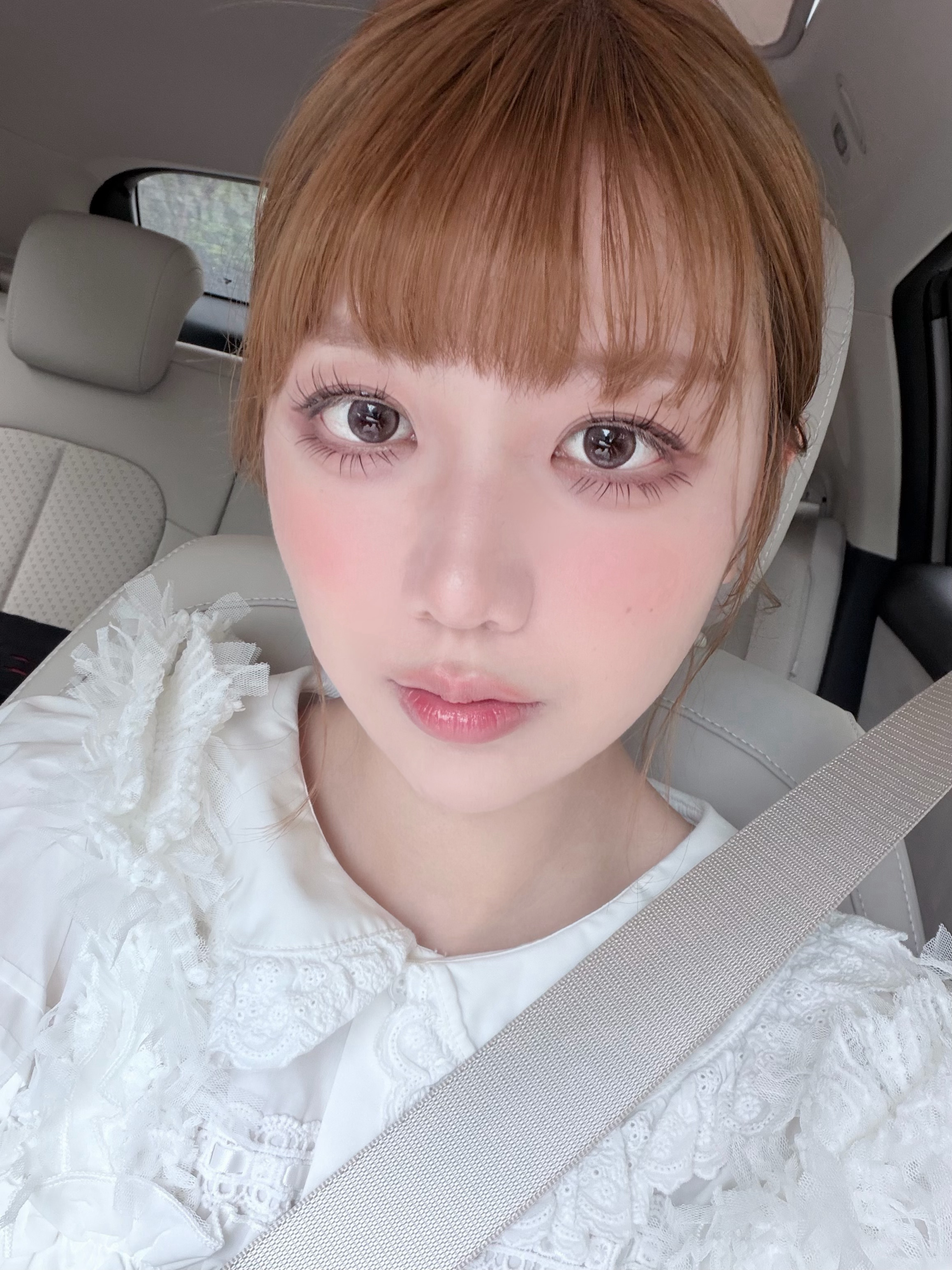正面完全看不见耳朵之人在此 ​​​