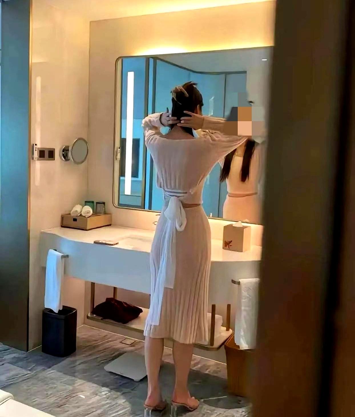 问你们男的一个问题，咱都说实话。如果一个女生跟别人同居了八年，你们会娶吗？
这问