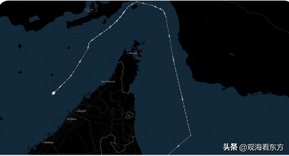 彭博社3月24日消息，中国籍油轮“亮金号”于周一上午驶出波斯湾，经伊朗格什姆岛与