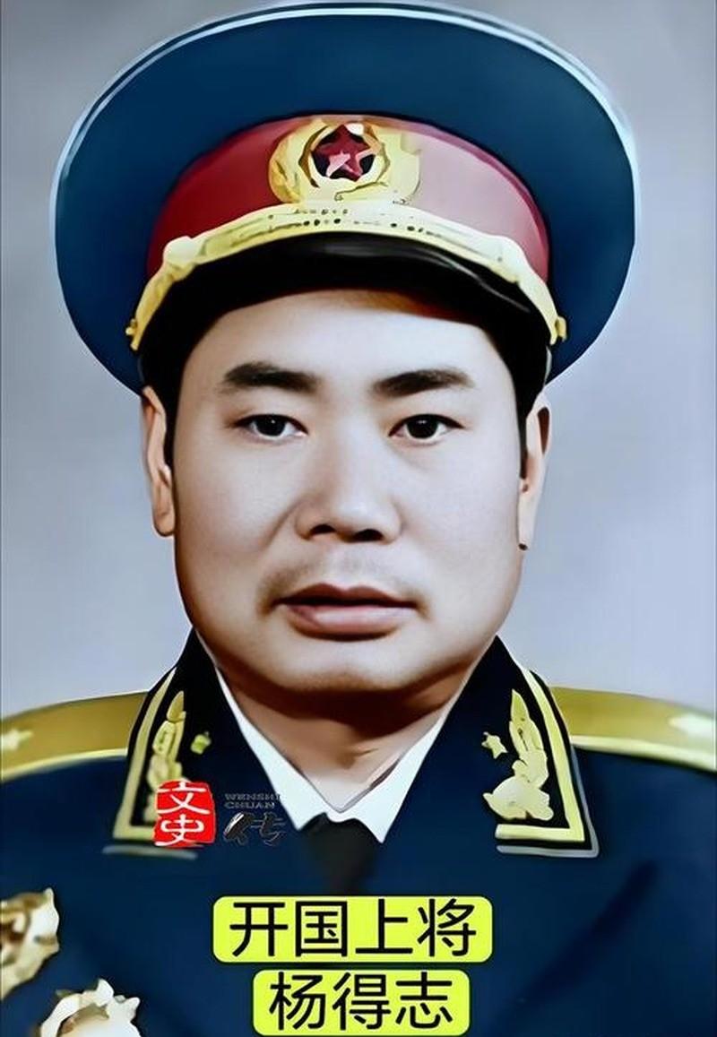 1990年,79岁的开国上将杨得志娶了55岁的石莉。

一年前,结发妻子申戈军刚