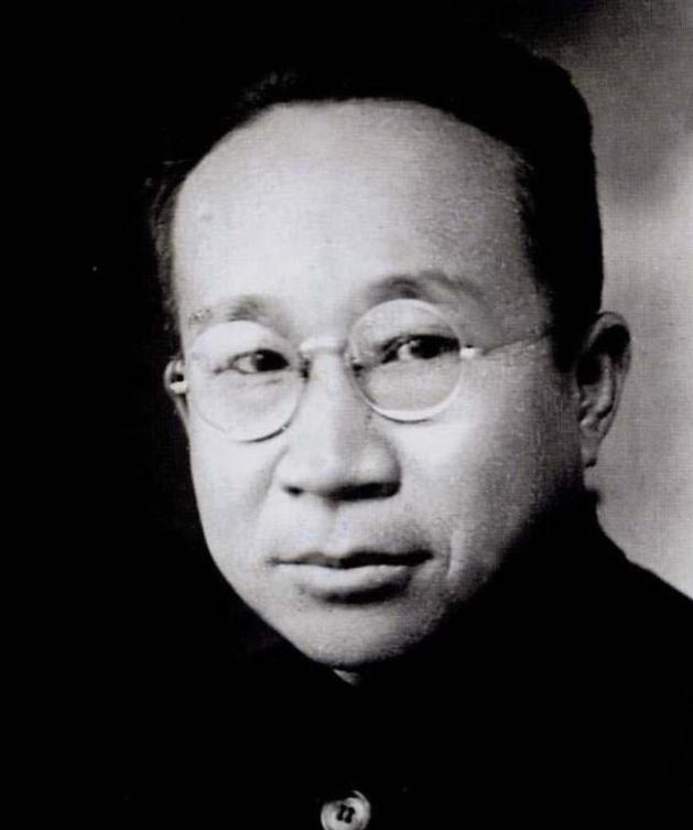 1942年张云逸去开会，途经交通站时，他想让站长帮忙找船，却发现花盆被摆在外面，