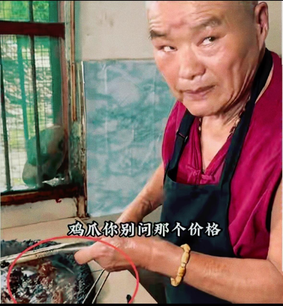 七万卤菜店关门了
合肥76岁大爷败在哪里？
近日，合肥七万卤菜的76岁大爷大火，