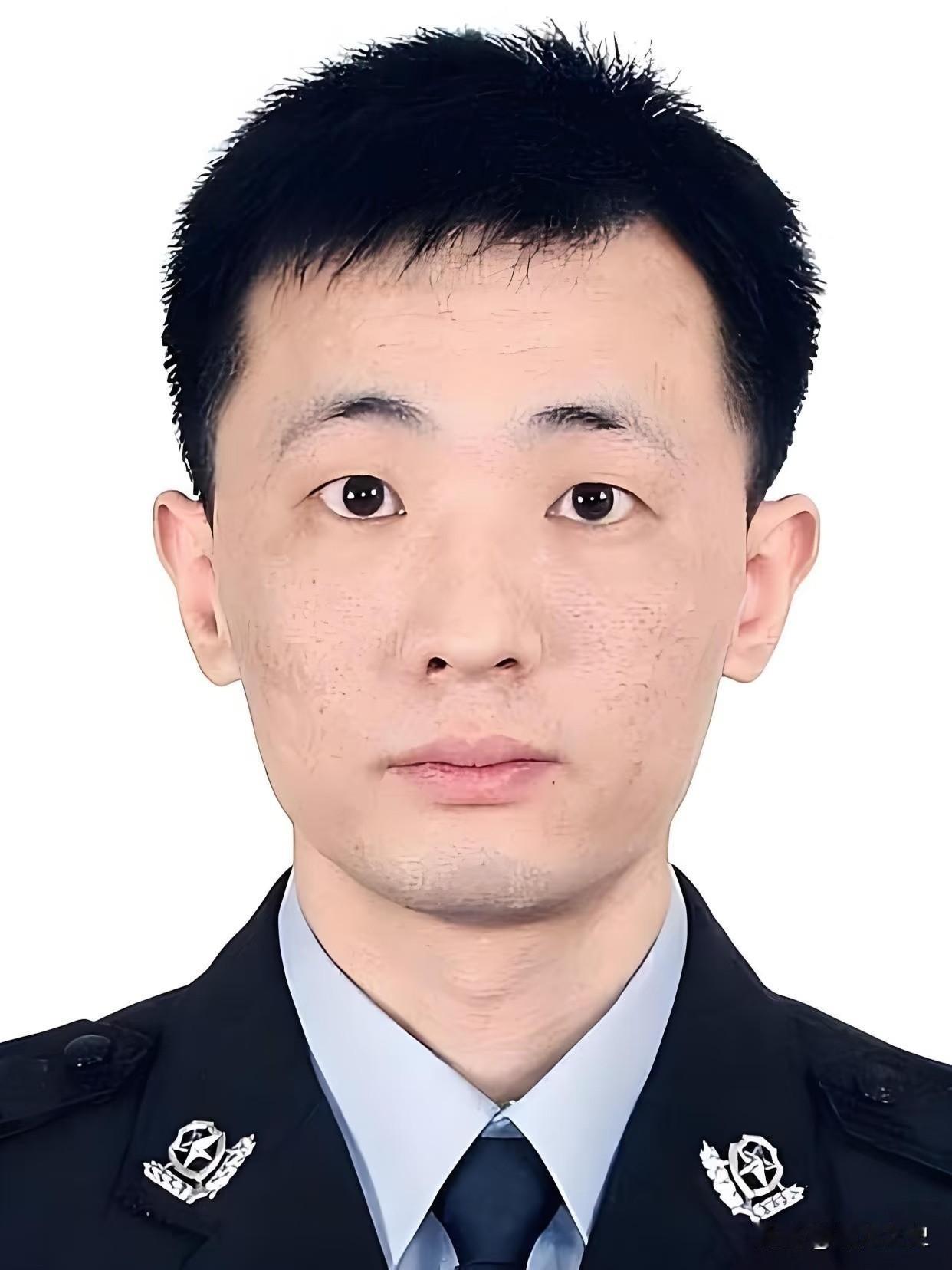零下七度的严寒街头，民警徐伟骤然倒地，鲜血染红身上的执勤背心，48岁的生命就此永