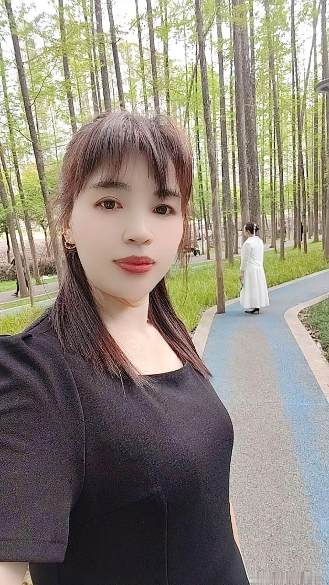 当你有一肚子的心里话，想找个人倾诉的时候，突然发现有的人不想找，有的人不能找，有