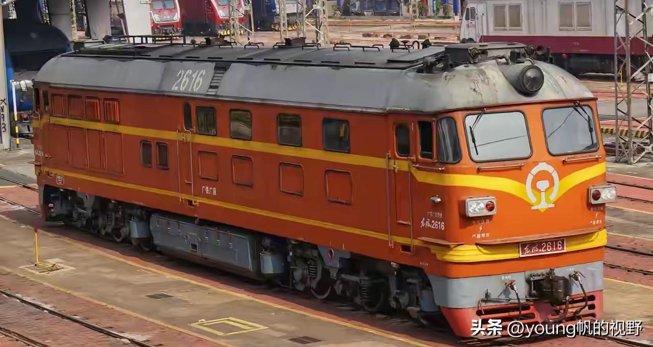 广州机务段经典的老内燃机车们。火车迷们喜欢来广州机务段附近拍车，其中一个原因是因