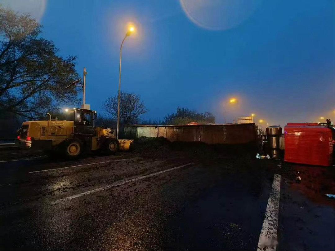 今早的东五环 看起来是南向北…基本算断路了吧