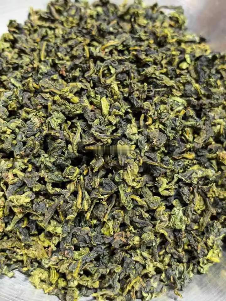 泡茶，急火快冲反而苦涩慢一点，留一点呼吸的余地才能品出回甘 器物无言，却教会人松