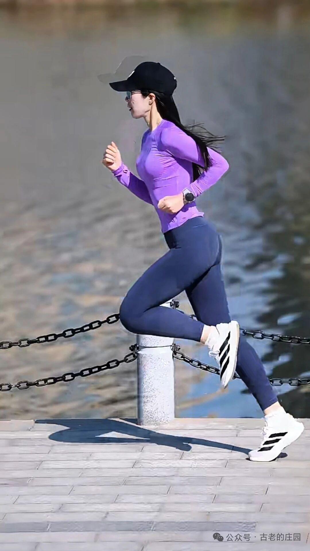 今早晨跑三公里，风擦过耳尖，把疲惫都甩在身后……