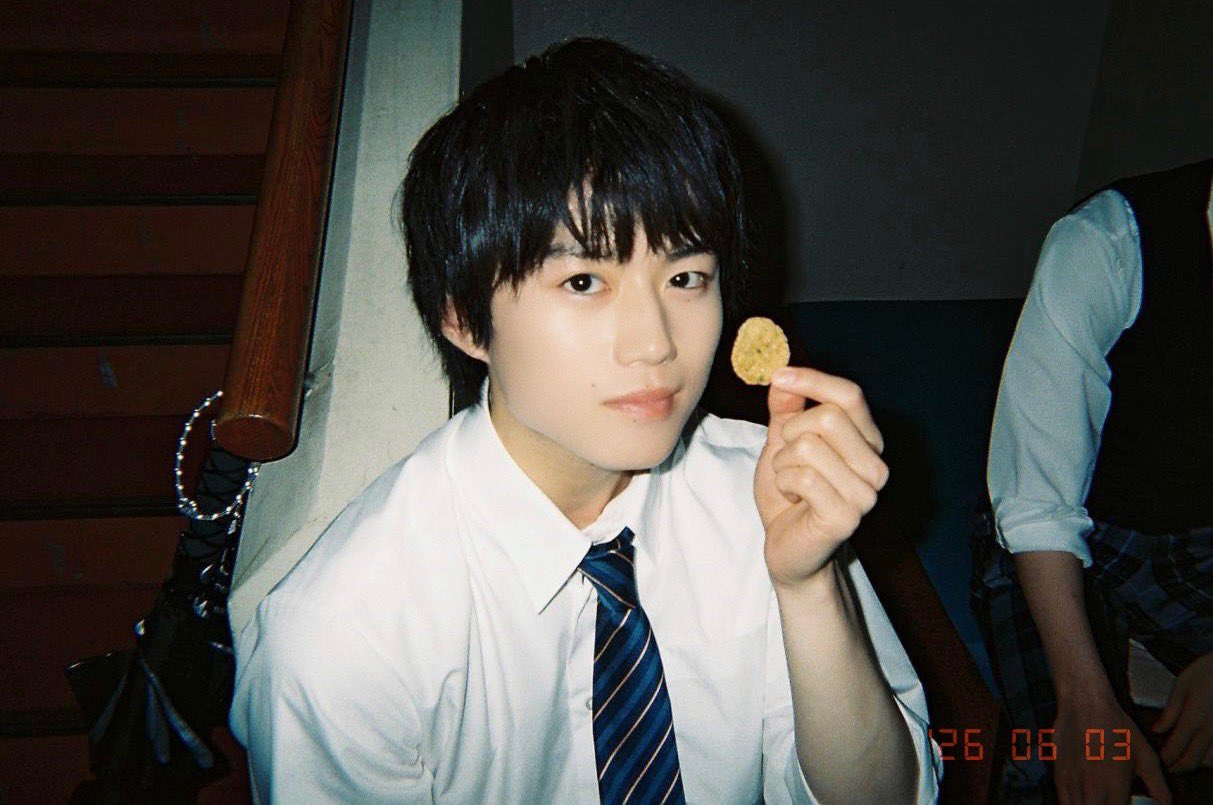 日剧你在夏日之中 君は夏のなか🎬🌻📸︴先出しオフショット差し入れのお菓子を