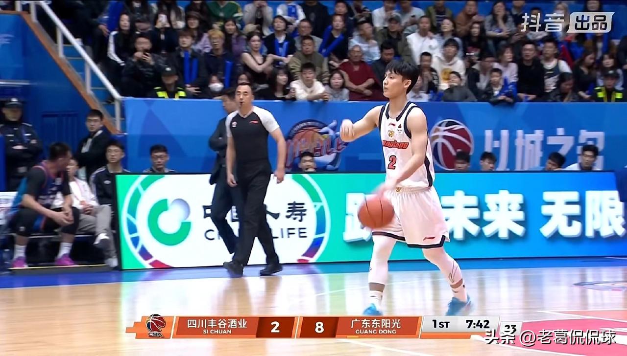 广东东阳光超级控卫徐杰怒砍20分！在今天广东东阳光客场以102：54大胜四川丰谷