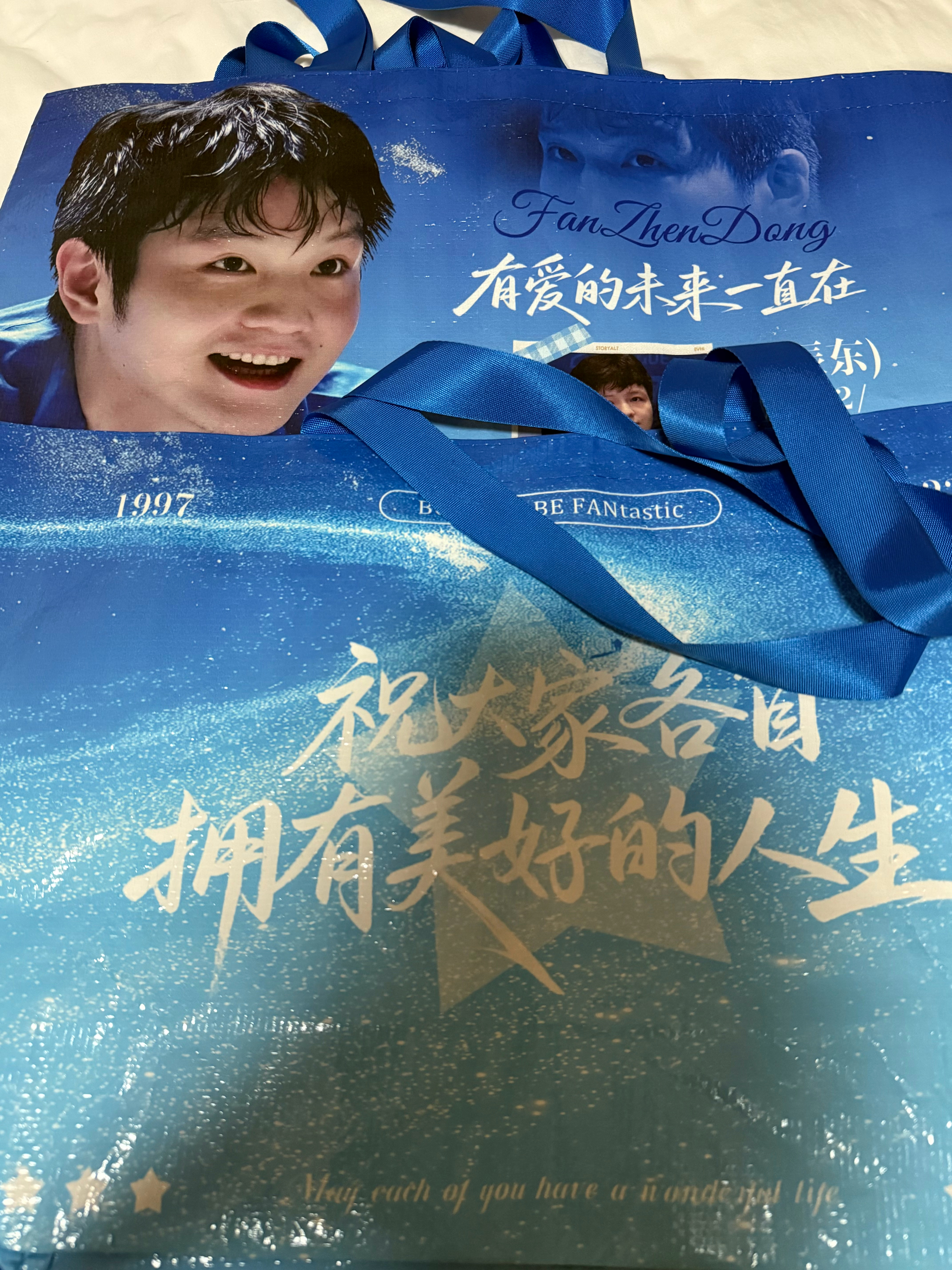 感谢星姐送我的包包，好喜欢啊[比耶][比耶]爱你😘😘 ​​​
