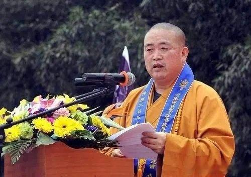 【释永信塌庙、宗庆后塌坟、许家印塌房：当代造神运动的三重荒诞】释永信被查在嵩山古
