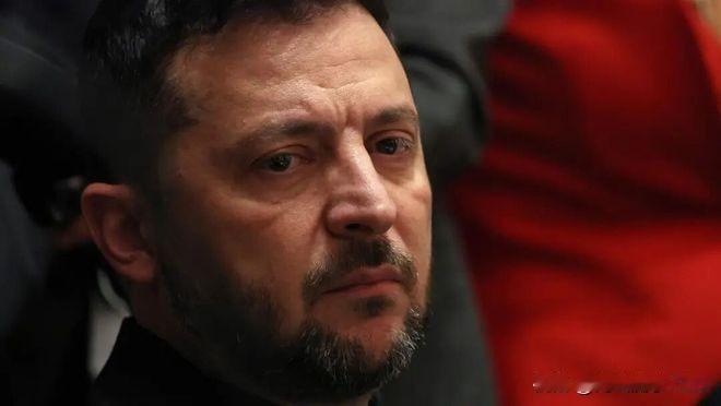 面对美国提出的28条，泽连斯基又该何去何从？

泽连斯基有三条路可走，那就是：拒