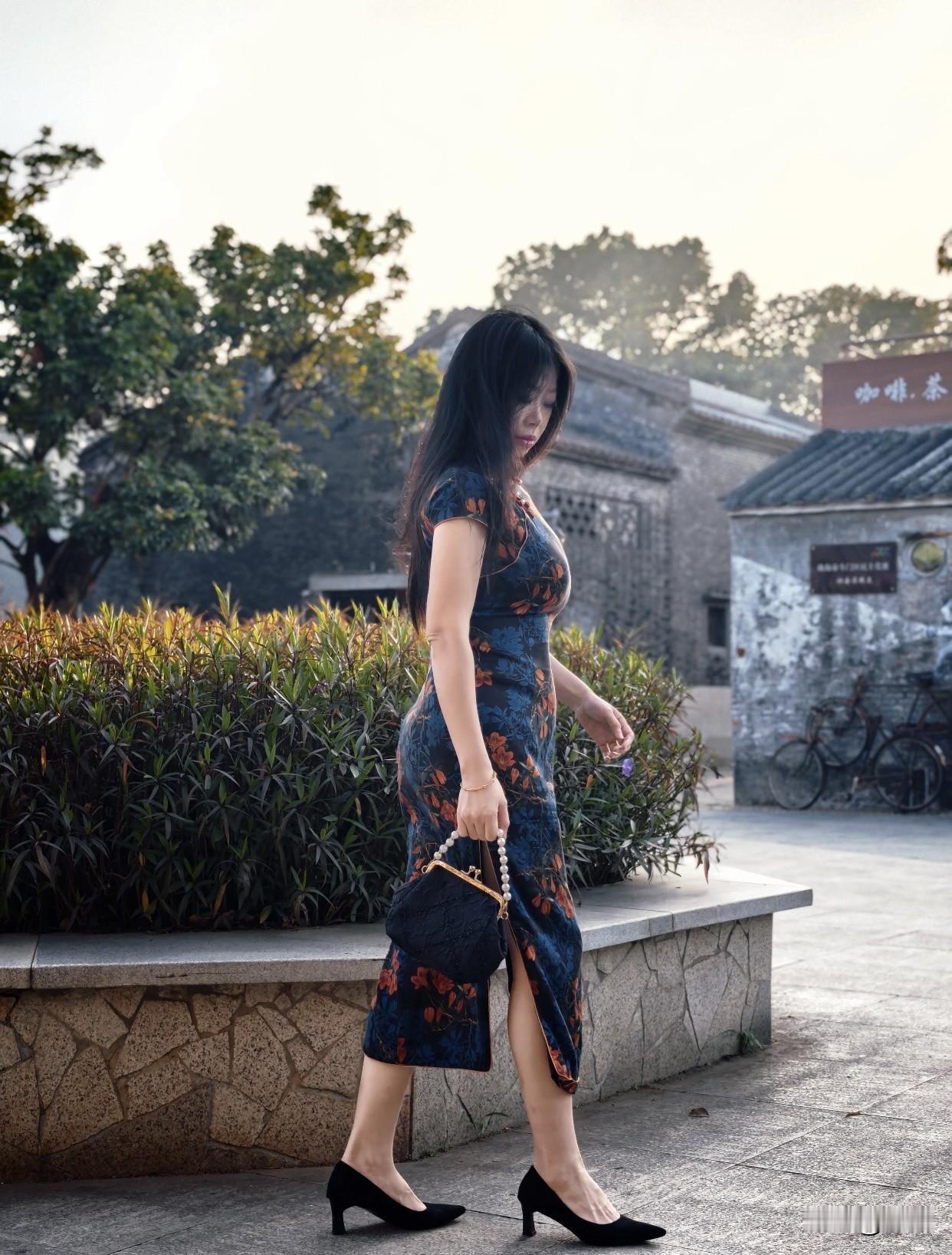 摄影气质穿搭优雅旗袍，都市风情，尽显东方韵味。