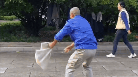 大爷们的身手真好，难怪现在要推迟退休了……