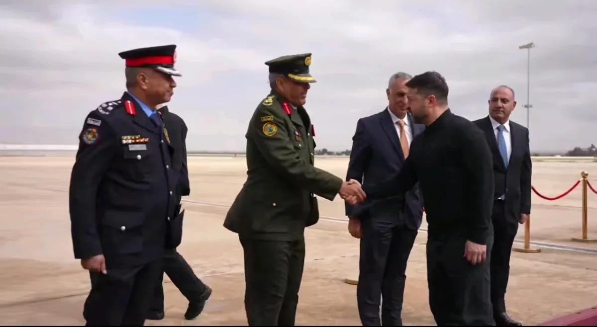 半岛电视台报道，当地时间29日，约旦国王阿普杜勒二世宣布，乌克兰总统泽连斯基当天