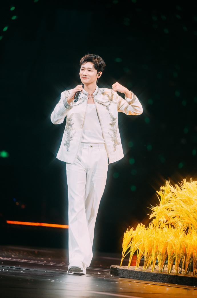 #蒋敦豪重庆DAY1谢谢咯##蒋敦豪重庆演唱会plog# 蒋敦豪在重庆的第一天，